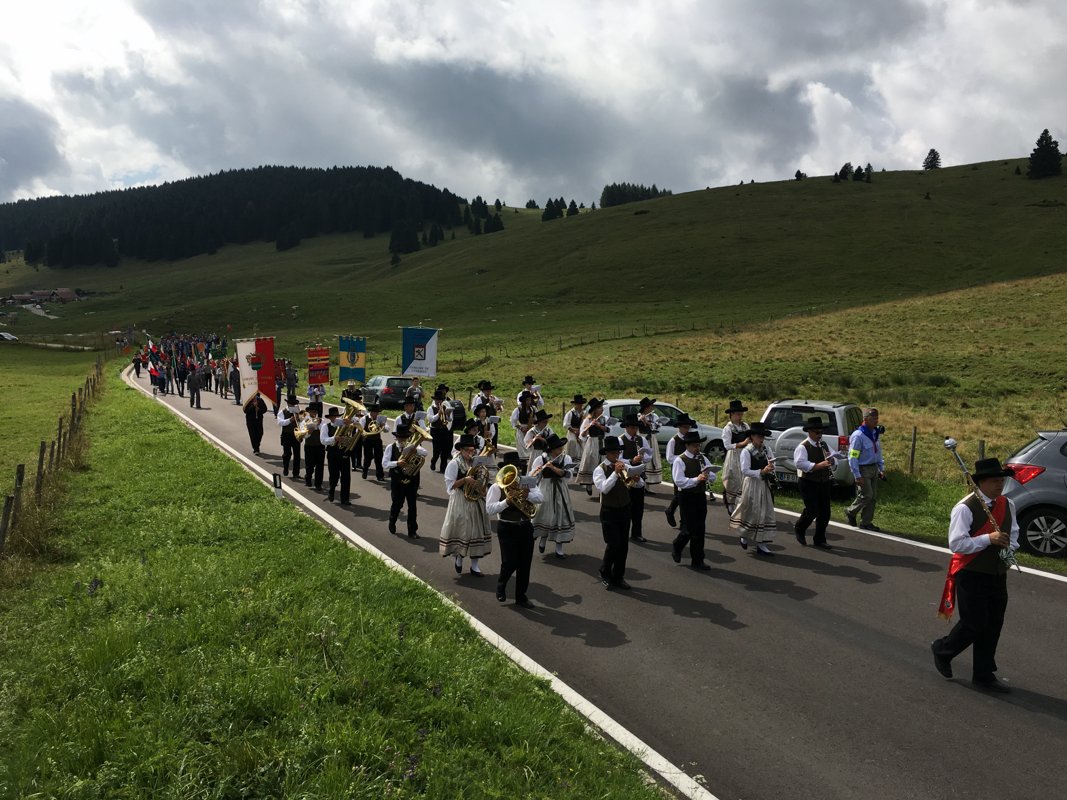 Corpo Bandistico di Caldonazzo (Trentino) in sfilata